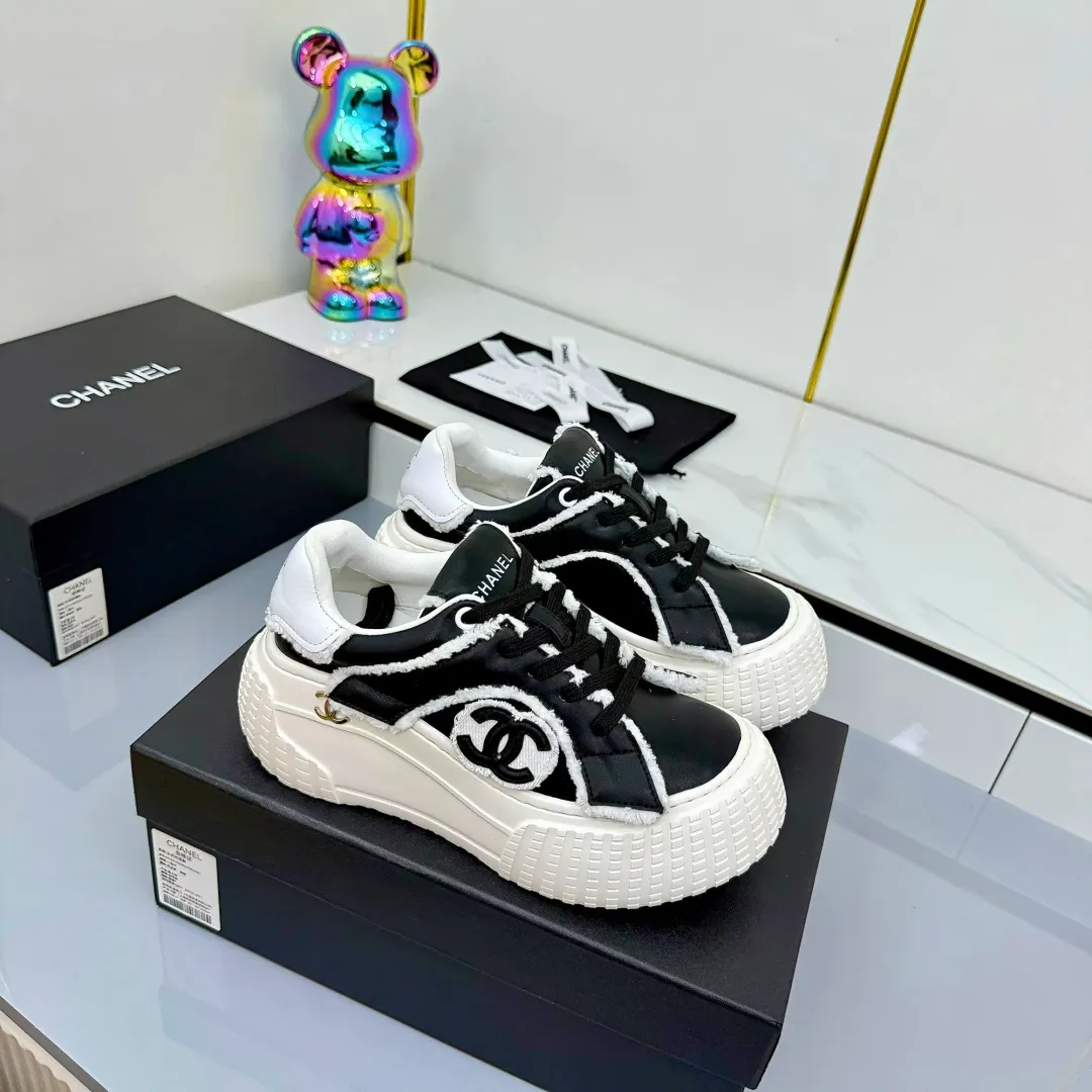 👟👟Ex-factory price 640👟👟 Chanel bread shoes ~ original calfskin panda shoes Chanel 25C latest hot style panda black and white sports shoes casual sneakers Xiaoxiang hot item classic black and white panda color coco girls must pay Fabric: original custom mixed sheepskin lining: original imported breathable mesh lining outsole: Original molded rubber + TPU combination Size: Women's 35-41 Buy now👉